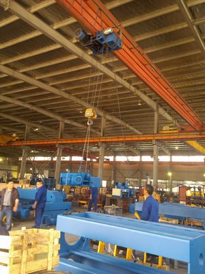 DIN Standard Bridge Single Girder Crane 3 Phase 220v - 600v , 9 Ton Of Lifting Capacity